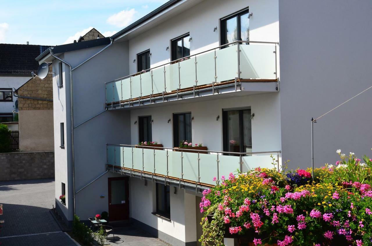Gaestehaus Am Hochsimmer Ettringen (Rhineland-Palatinate) Exterior foto